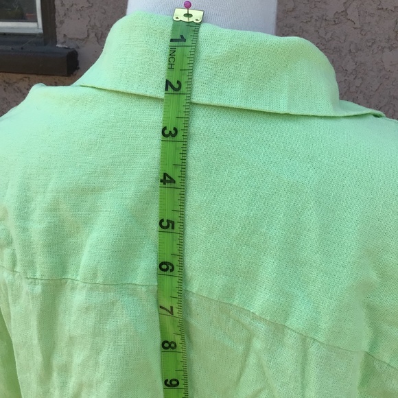 A New Day Lime Green Button Crop Top - Picture 4 of 7